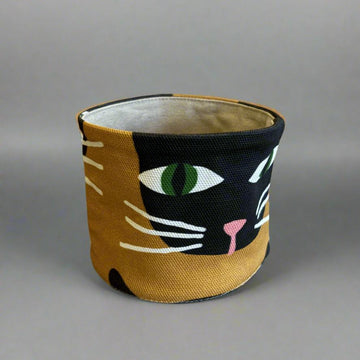 moobee black and mustard cat planter