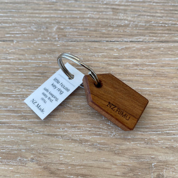 Rimu House Keyring - Natural